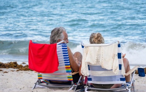 Pensionarea la 60 de ani fără penalizare cere 35 de ani contributivi și cel puțin 5 ani suplimentari