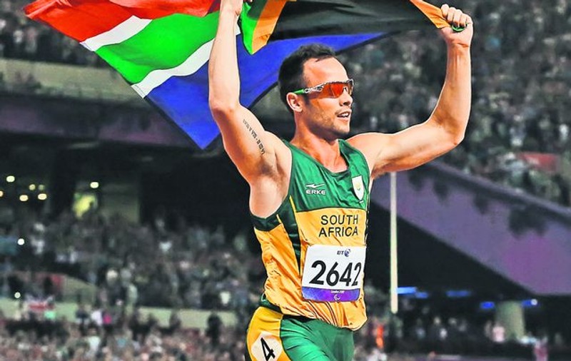 Atletul Oscar Pistorius, care are proteze în loc de picioare, este un vânător de fuste