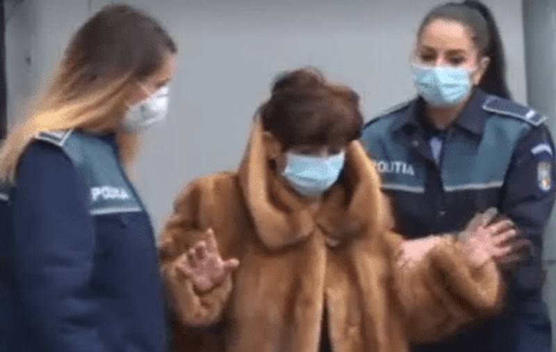 O femeie, medic ginecolog, din Pitești, acuzată că și-a bătut și sechestrat o pacientă, plasată sub control judiciar