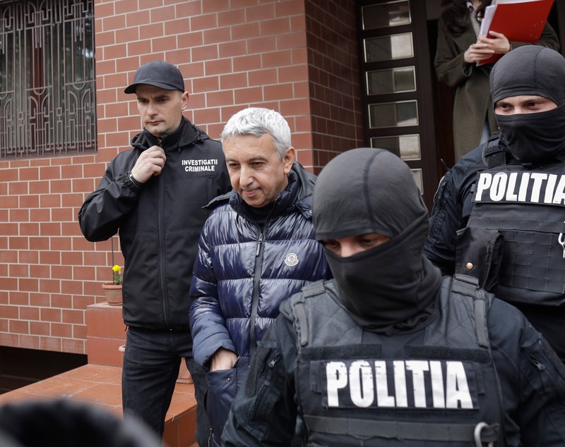 Dan Diaconescu, reținut pentru 24 de ore, sub acuzația de „act sexual cu minore și folosire a prostituției infantile”