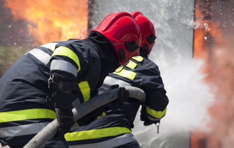 Un bebeluș de patru luni a murit într-un incendiu în Dâmbovița! Mama n-a mai putut să-l scoată din casă