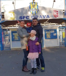 Soții Cozorici au doi copii și au emigrat în Anglia din 2011