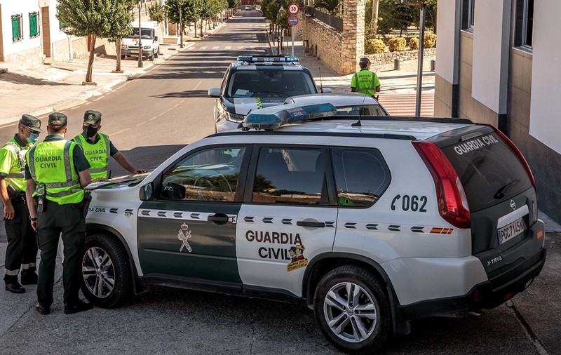 Un român a fost arestat în Spania, după ce i-a jefuit pe patronii unui magazin şi a vrut să dea cu maşina peste ei