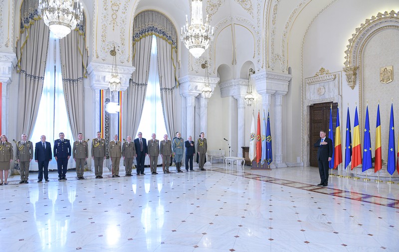 Președintele Iohannis a semnat decretul de numire a noului șef de Stat Major al Armatei, Luca-Daniel Petrescu