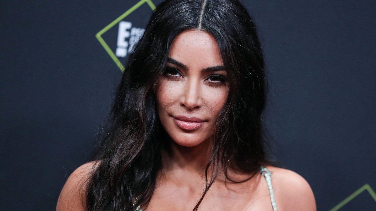 Cum arată frigiderul lui Kim Kardashian. Vedeta le-a arătat bucătăria fanilor ei