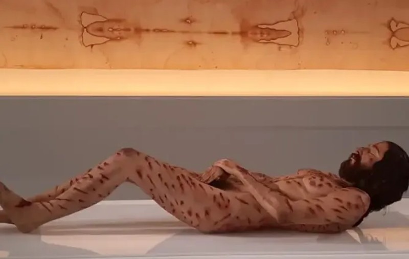 Cum arată Iisus Hristos. O prima sculptură hiperrealistă a fost expusă într-o catedrală catolică din Spania. Este făcută din latex, silicon și păr uman