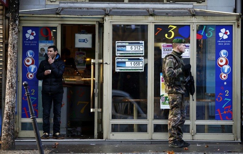Charlie Hebdo șochează din nou! Atentatele din Bruxelles au fost ironizate pe coperta săptămânalului de satiră