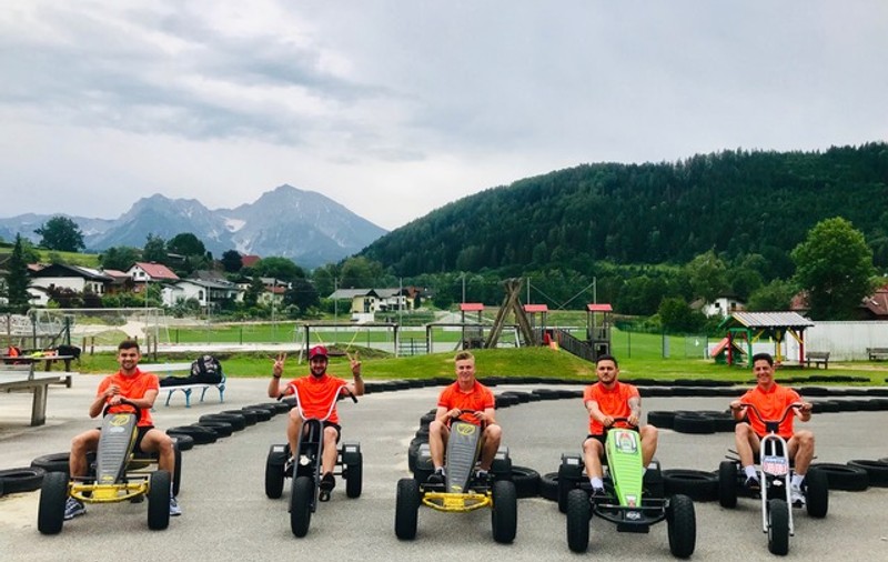 Campionii de la CFR Cluj s-au întrecut la karting. Zilele trecute au jucat golf cu mingea de fotbal