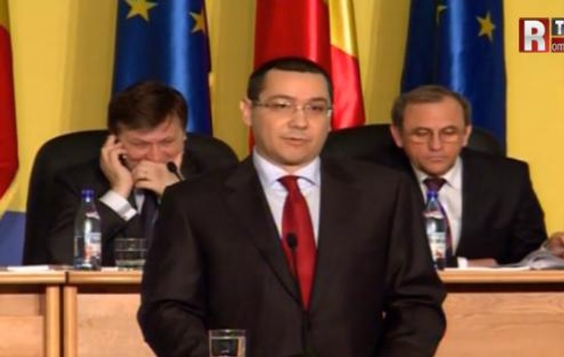 GESTUL care nu-i va PLĂCEA lui Victor Ponta! Vezi ce făcea Crin Antonescu, în timpul discursului din Parlament al premierului! VIDEO