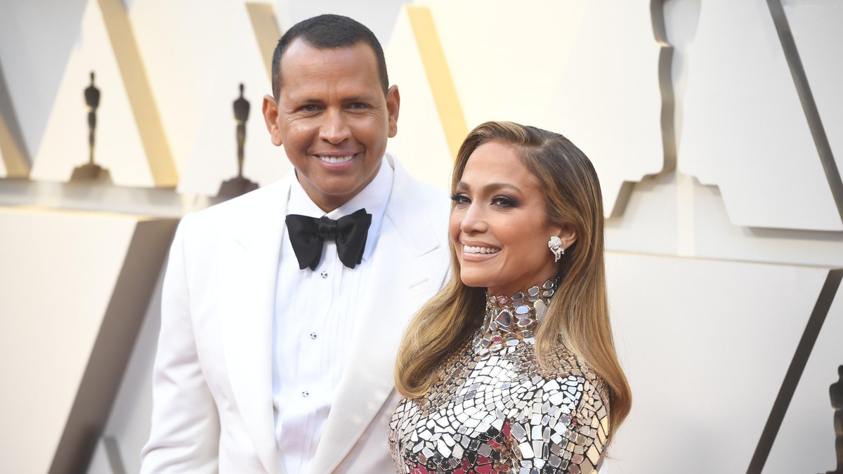 Jennifer Lopez şi Alex Rodriguez s-au logodit