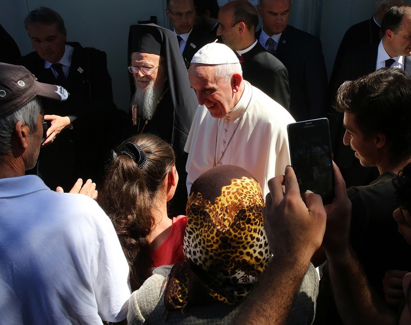 Moment istoric pe insula Lesbos! Papa Francisc s-a întors la Vatican cu 12 imigranți. Suveranul Pontif, apel emoționant către Europa | FOTO și VIDEO