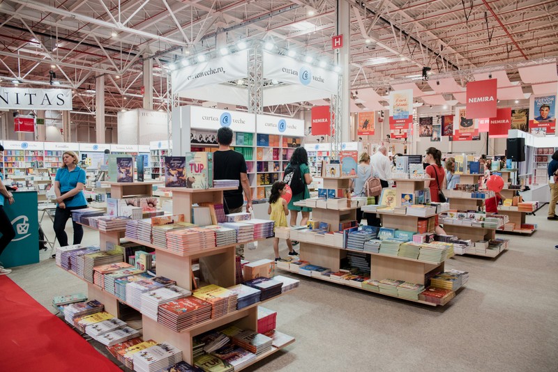 Aproximativ 80.000 de iubitori de carte au trecut pe la Bookfest