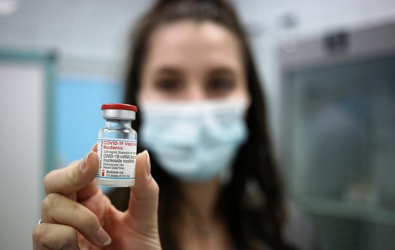 SUA prelungesc termenul de evaluare a vaccinului Moderna pentru grupa 12-17 ani
