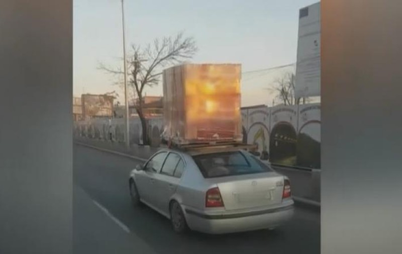 VIDEO | Imagini incredibile în București: a cărat un palet de cărămidă cu mașina: „Bă, ești nebun?! Ca-n India!”