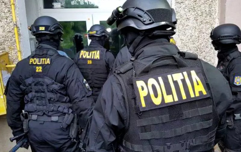 8 persoane din clanul Duduianu, arestate. Sunt acuzate de viol, lipsire de libertate și favorizarea infractorului - Surse