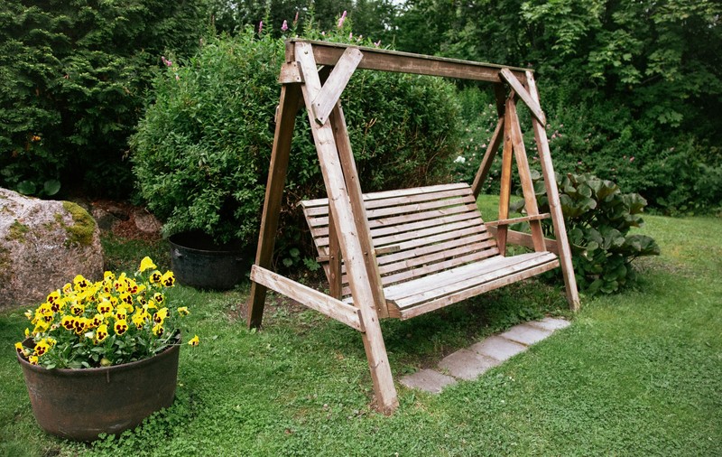 Cum îți întreții mobilierul de grădină ca să arate impecabil ani la rând
