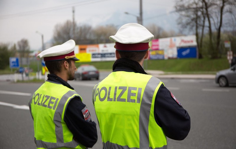Copil de 13 ani, beat la volan, în Austria. Ce scuză a găsit când a fost oprit de polițiști