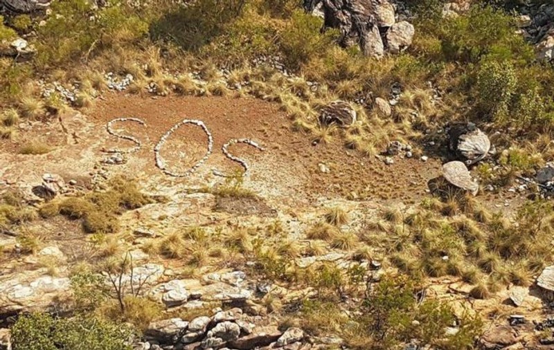 Un semnal “SOS” scris din pietre le dă bătăi de cap autorităților australiene