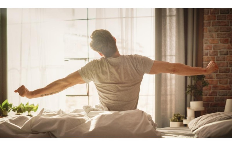 Cum îți începi ziua cu energie: 5 obiceiuri care îți pot schimba complet ritmul zilnic