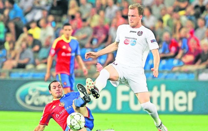 I-auzi una bună: elveţienii de la Basel s-au minunat de prima de 70.000 € de om promisă de şefii CFR-ului, în condiţiile în care ei vor încasa cel mult 10.000 € de căciulă