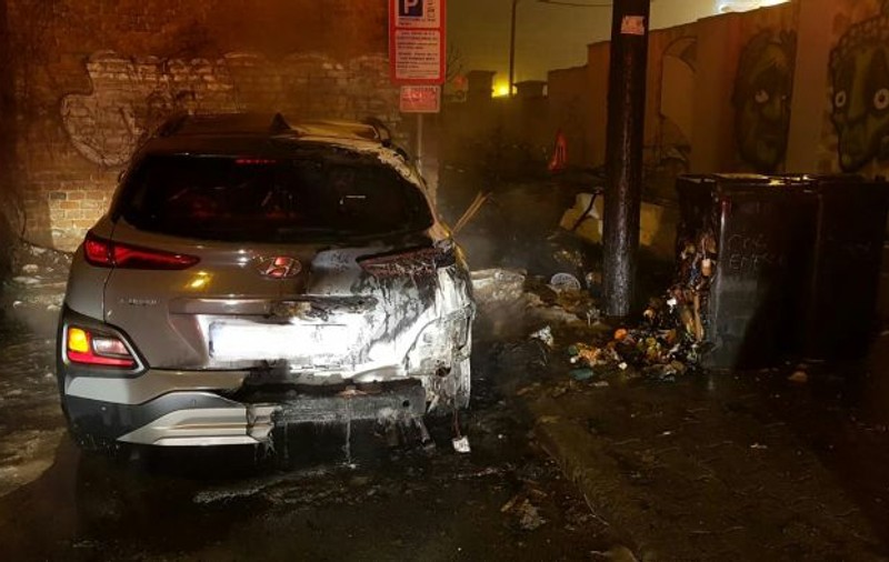 Și-a găsit mașina arzând ca o torță! Un timișorean a avut un șoc când a văzut ce a pățit autoturismul lui