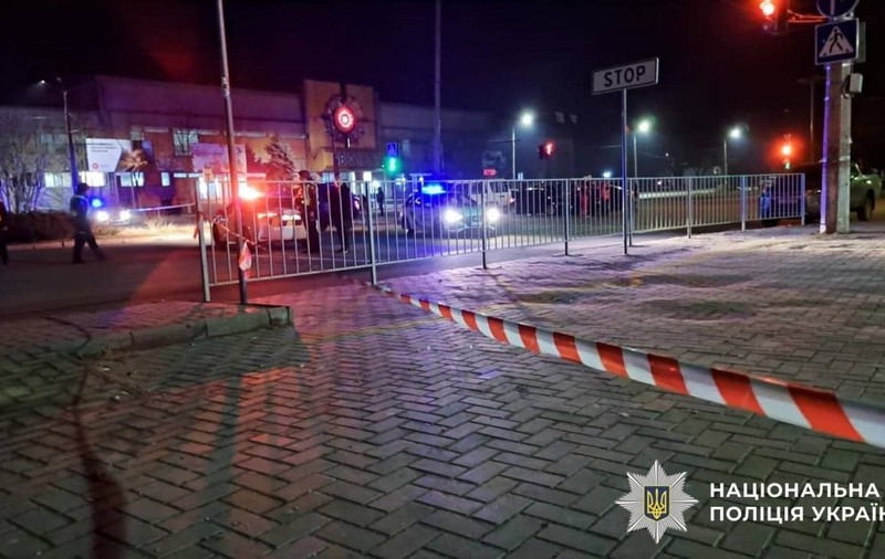 Șapte polițiști ucraineni au fost răniți într-o explozie produsă în orașul Mîkolaiv, la două zile după un atac similar în Liov: „Nu e o coincidență”