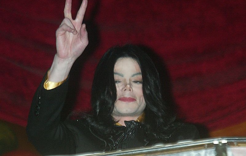 Corpul lui Michael Jackson a fost încredinţat familiei