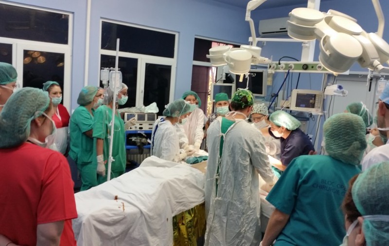 Ei sunt medicii israelieni care luptă, alături de doctorii români, pentru viața victimelor din "Colectiv" | EXCLUSIV