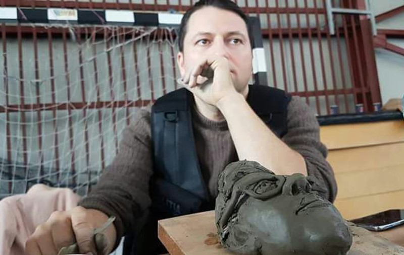 VIDEO/Aurelian Bădulescu, polițistul criminalist în mâinile căruia lutul prinde viață