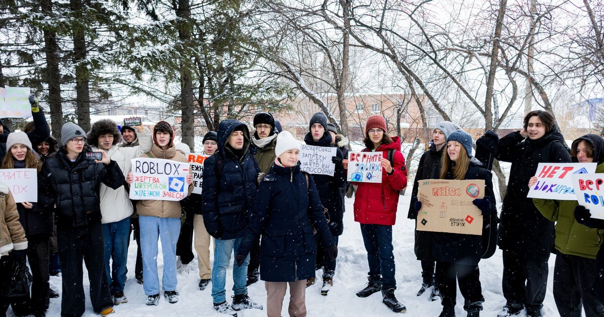 Manifestație împotriva interzicerii Roblox în Rusia organizată duminică, 14 decembrie, la Tomsk Foto: Profimedia