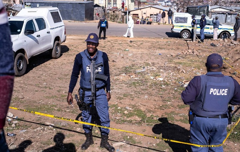 Cel puțin 9 morți și 10 răniți după un atac armat, în Africa de Sud: atacatorul a tras „la întâmplare” pe o stradă din Johannesburg