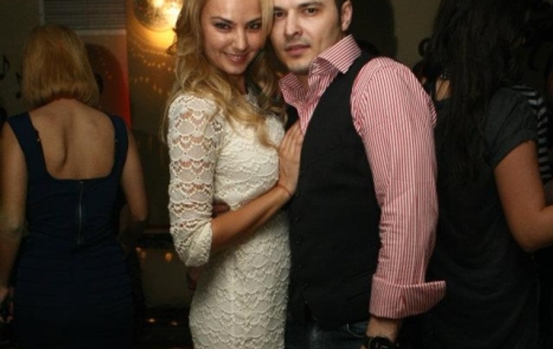 Roxana Ionescu s-a distrat alături de Liviu Vârciu, urmărind manechinele la munca de jos | FOTO
