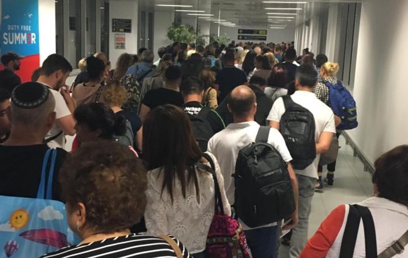 Blocaj pe Aeroportul Otopeni după ce sistemul informatic s-ar fi defectat