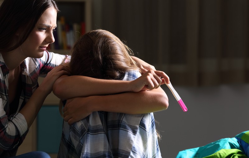 Miturile despre sexualitate în rândul adolescenților, întreținute de rușinea adulților. „Dacă faci sex în picioare, nu rămâi gravidă datorită gravitației”