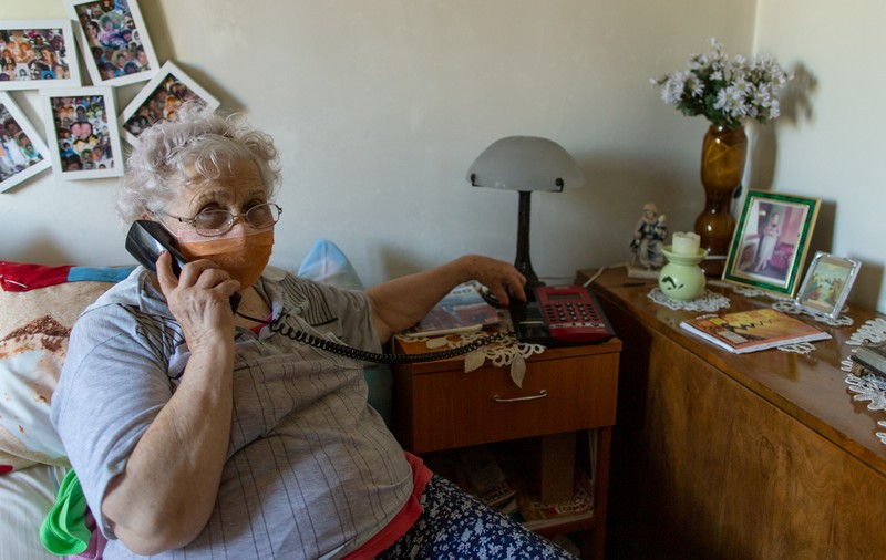 Cum s-a trezit o pensionară cu un număr de telefon mobil pe care spune că nu l-a avut niciodată, dar l-a plătit 20 de luni. Reacția Telekom
