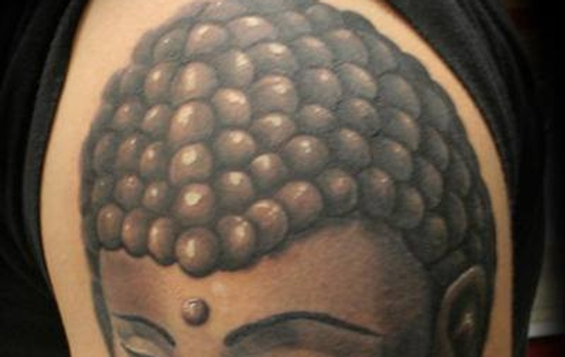 O britanică a primit despăgubiri după ce a fost arestată în Sri Lanka din cauza unui tatuaj cu Buddha