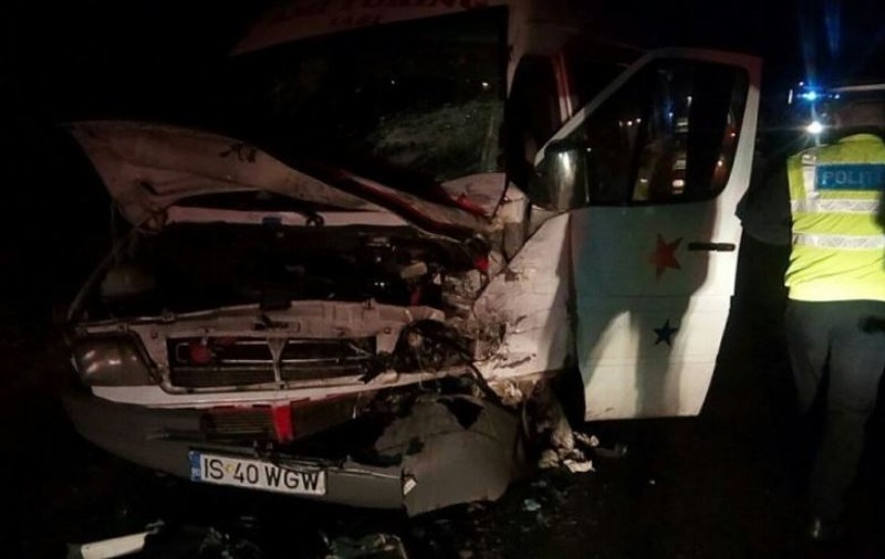 UPDATE: 11 oameni, la spital în urma accidentului din Iași. Ciocnirea violentă, produsă din cauza unei depășiri nereușite