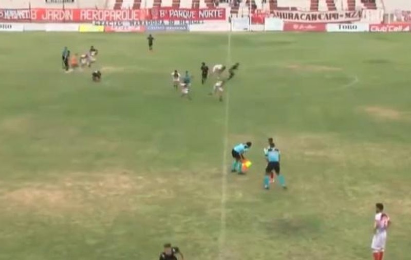 Un antrenor a fost împușcat în timpul unui meci de fotbal din Argentina