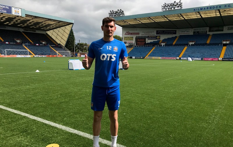 Interviu cu Laurențiu Brănescu, portarul scoțieniilor de la Kilmarnock: “Mă uit la Steaua și la Dinamo și mă minunez. Zici că Botoșaniul și Iașiul se bat la titlu”﻿