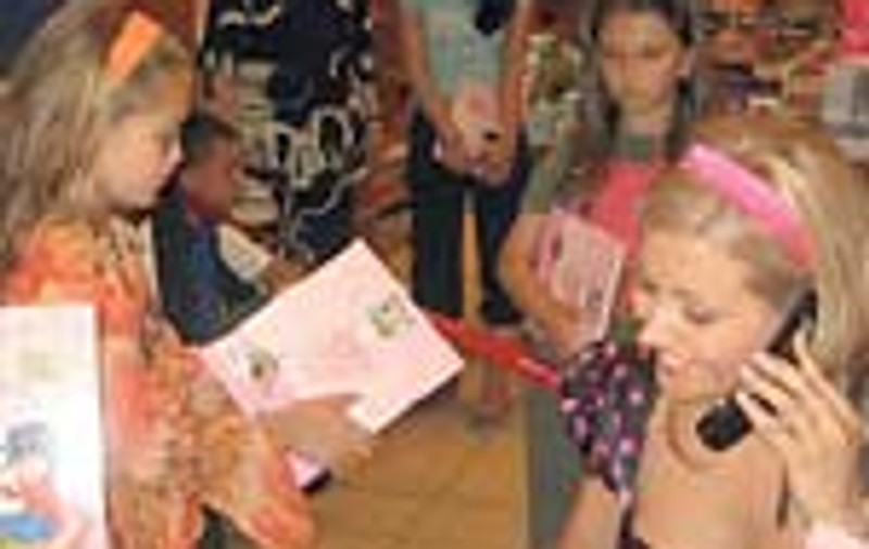Anamaria Ferentz a vandut prima carte cu 150 de euro
