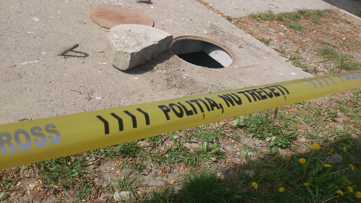 A dormit câteva săptămâni cu cadavrul în canal