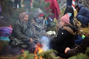 Viața migranților este în pericol, după ce temperaturile din zonă au scăzut sub zero FOTO: EPA