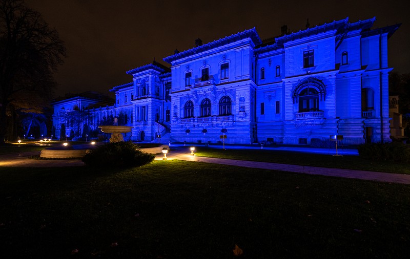 Palatul Cotroceni și Palatul Victoria, iluminate în albastru, de Ziua Drepturilor Copilului