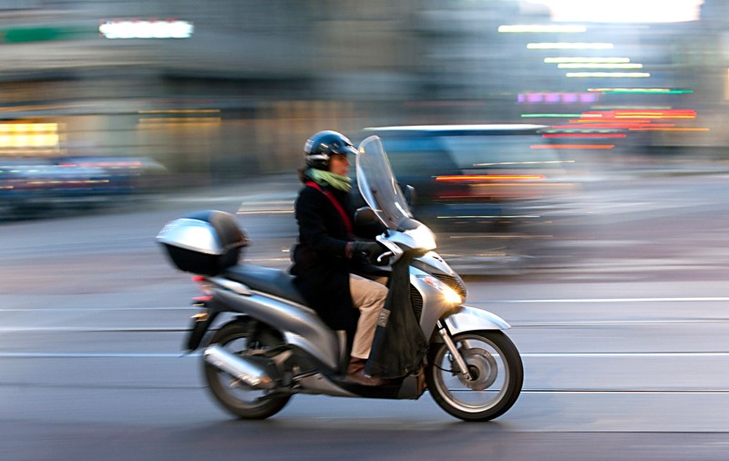 Test: Cu ce se merge cel mai repede prin București. Scuterul este cel mai rapid, transportul public se află pe ultimul loc