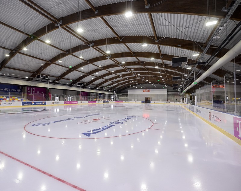 Patinoarul construit de Ion Țiriac, la Otopeni, a fost inaugurat / GALERIE FOTO