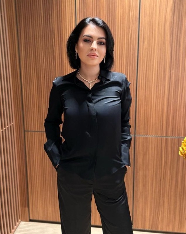 Cât de bogată e Romina Gingașu, românca de 34 de ani căsătorită cu Piero Ferrari: „Negociez intens prețurile”. Ce proprietăți are în străinătate