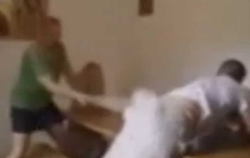 Şocant! Pacienţi torturaţi de preoţi la un centru de reabilitare sârb