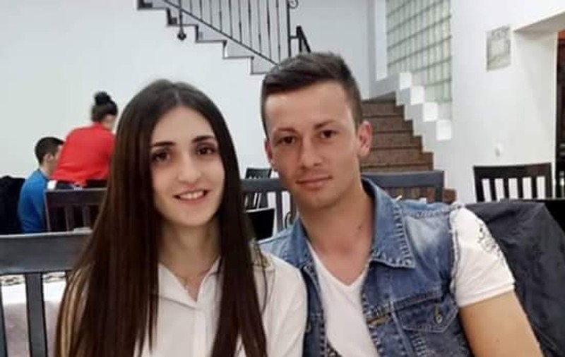 Cea mai tristă zi! Doi tineri morți în accident, căsătoriți în ziua înmormântării | I-a dat inelul de logodnă în sicriu