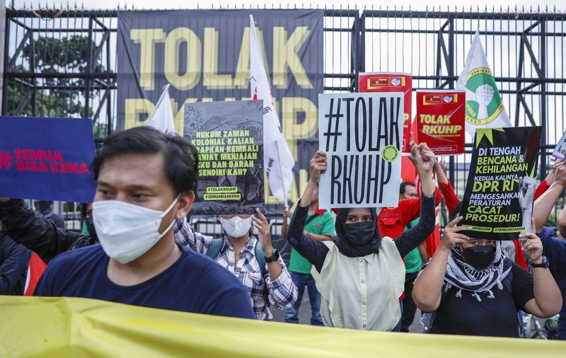Indonezia interzice sexul în afara căsătoriei și limitează libertatea de exprimare, într-o controversată reformă a codului penal