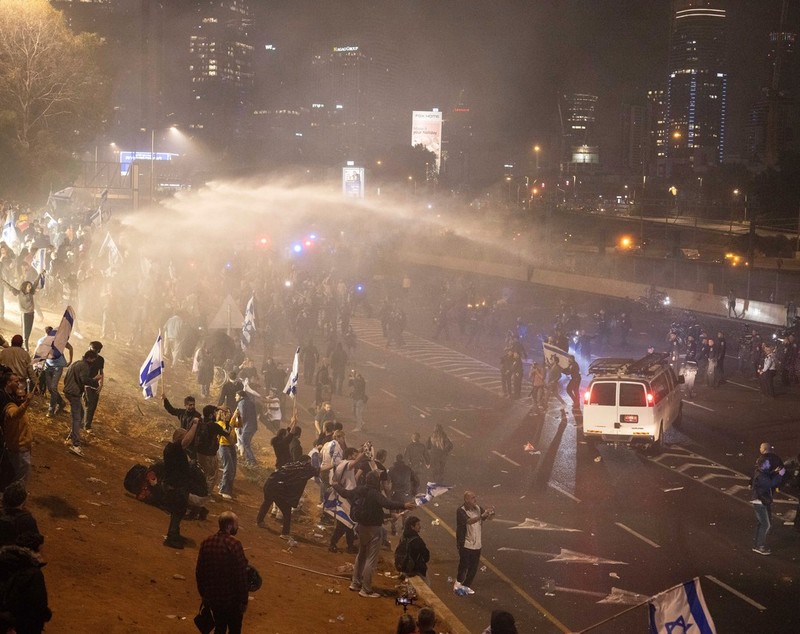 Proteste masive în Israel, după ce Netanyahu l-a demis pe ministrul apărării, care ceruse suspendarea reformei judiciare - VIDEO